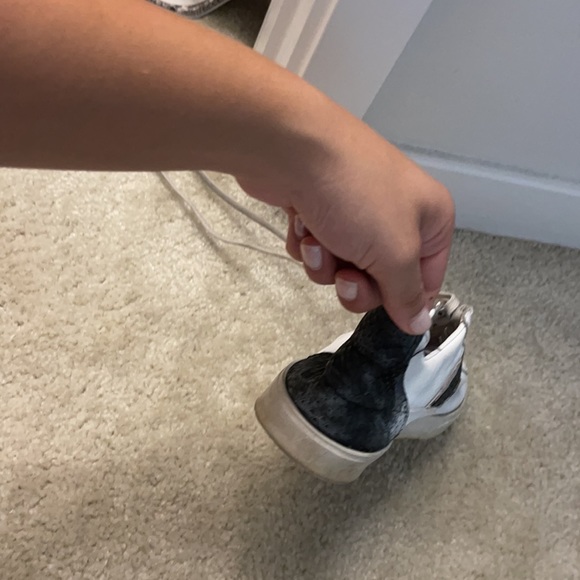 shoe - Picture 2 of 3